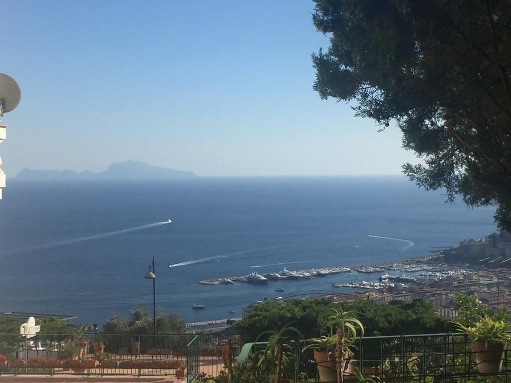 Casa Di Erminia Bed & Breakfast Napoli Dış mekan fotoğraf